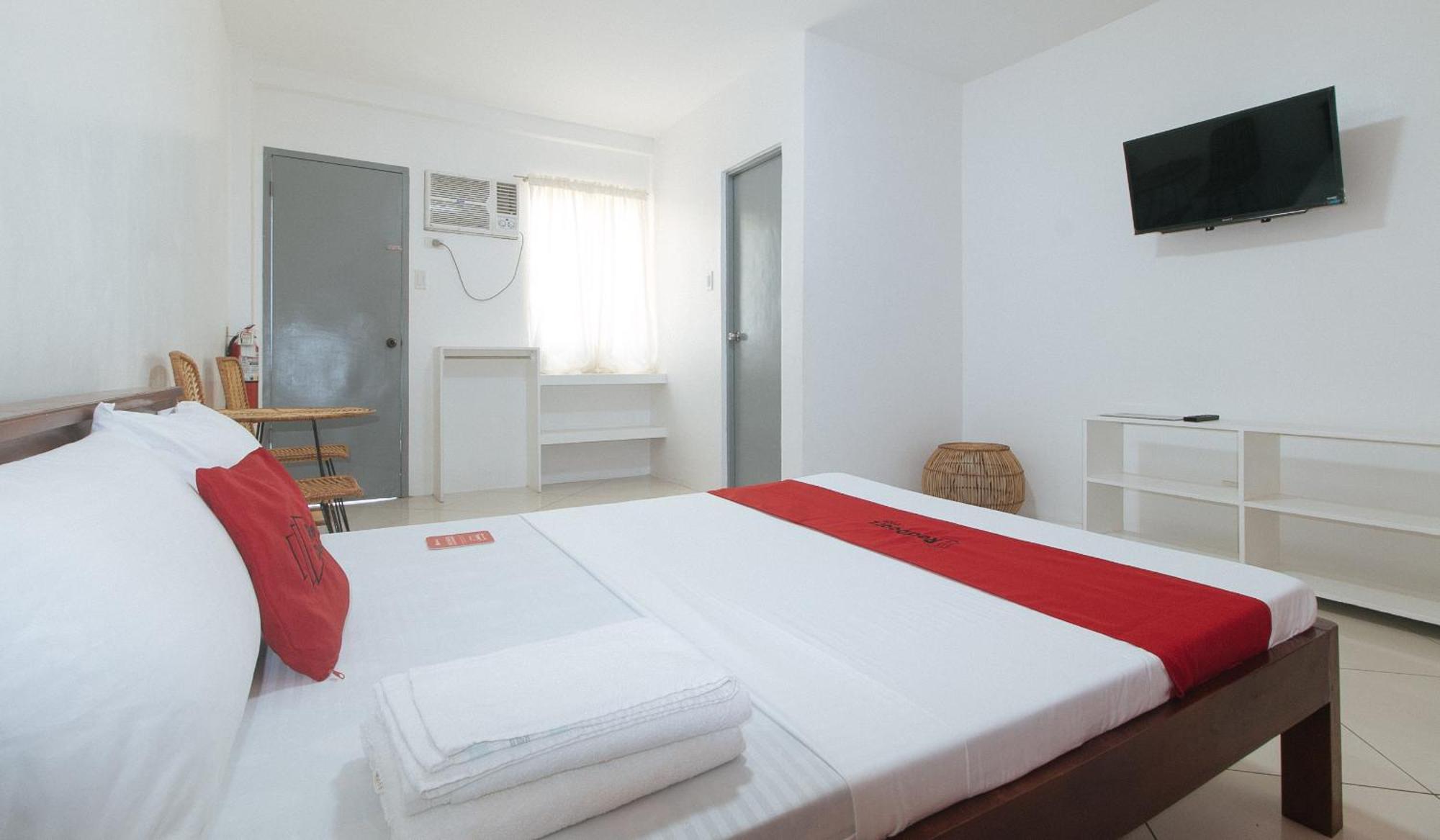Reddoorz At Fat J Apartelle Mactan Cebu Exterior foto