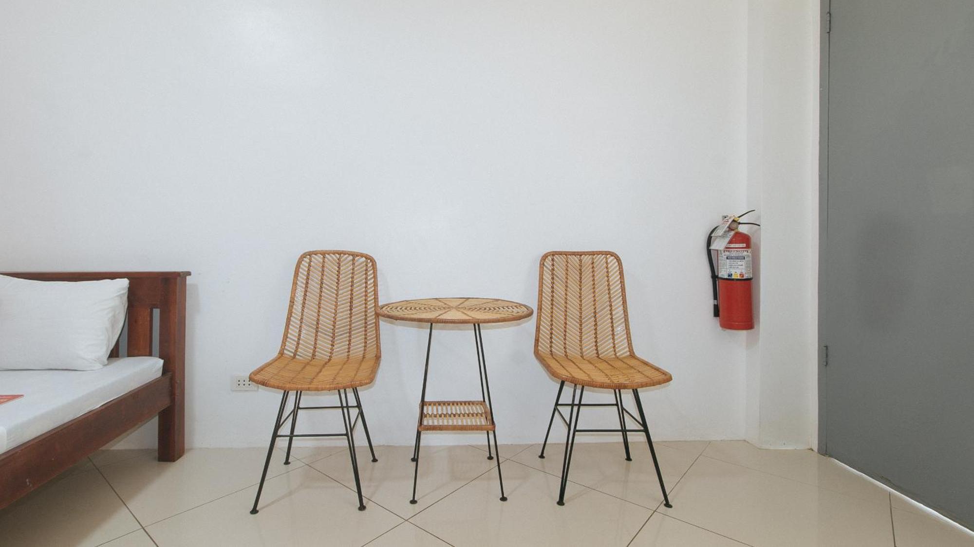 Reddoorz At Fat J Apartelle Mactan Cebu Exterior foto