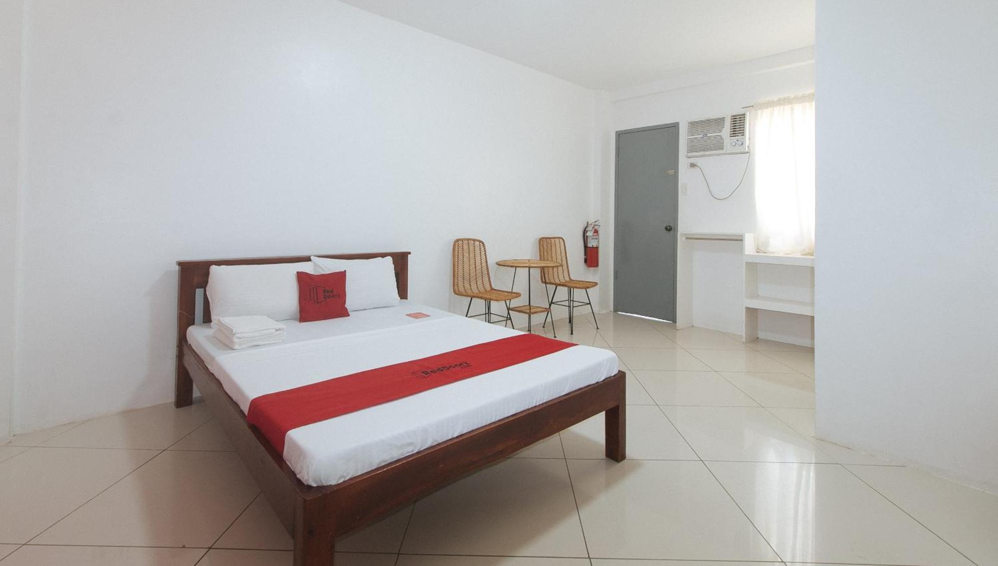 Reddoorz At Fat J Apartelle Mactan Cebu Exterior foto