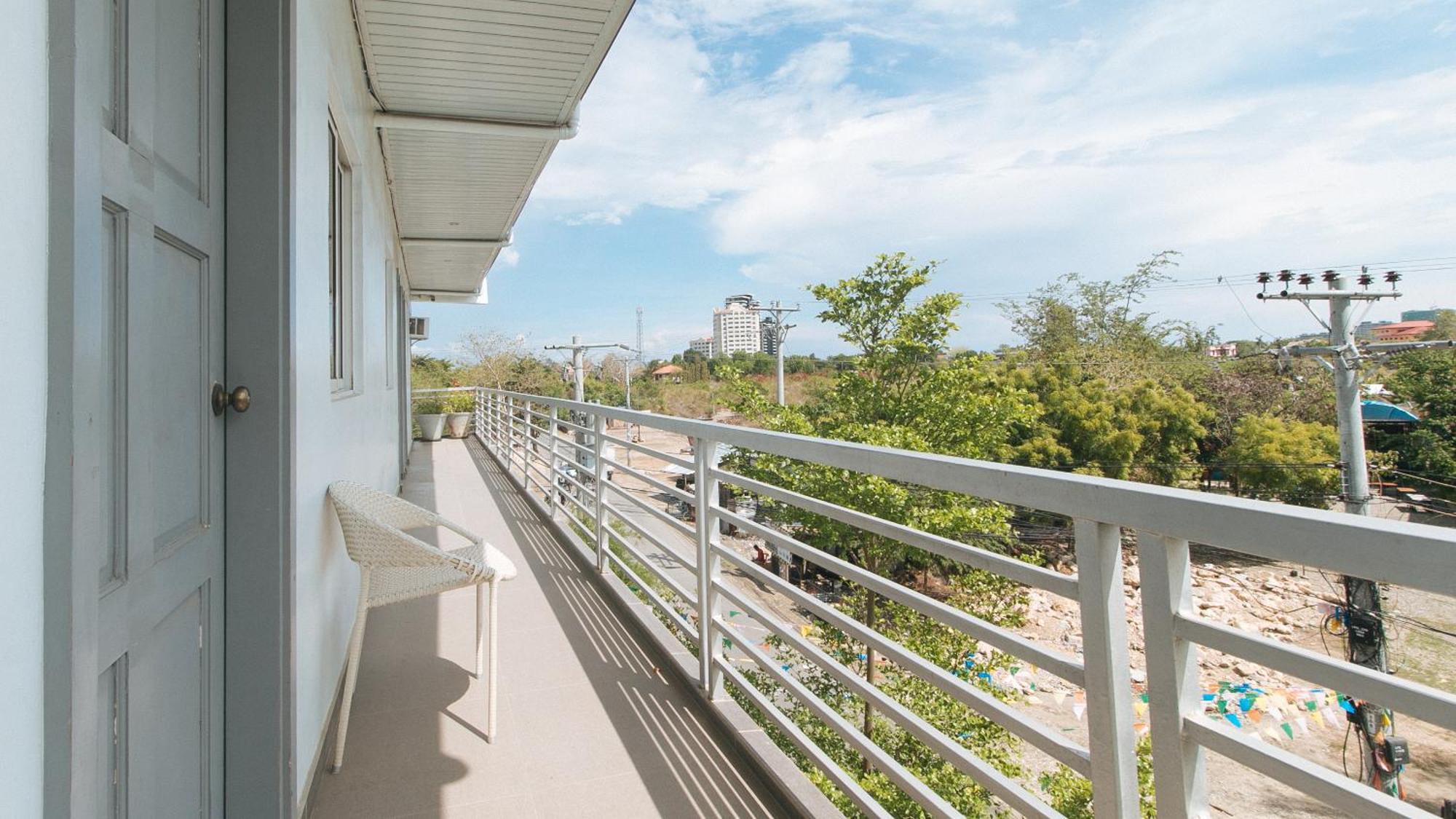 Reddoorz At Fat J Apartelle Mactan Cebu Exterior foto