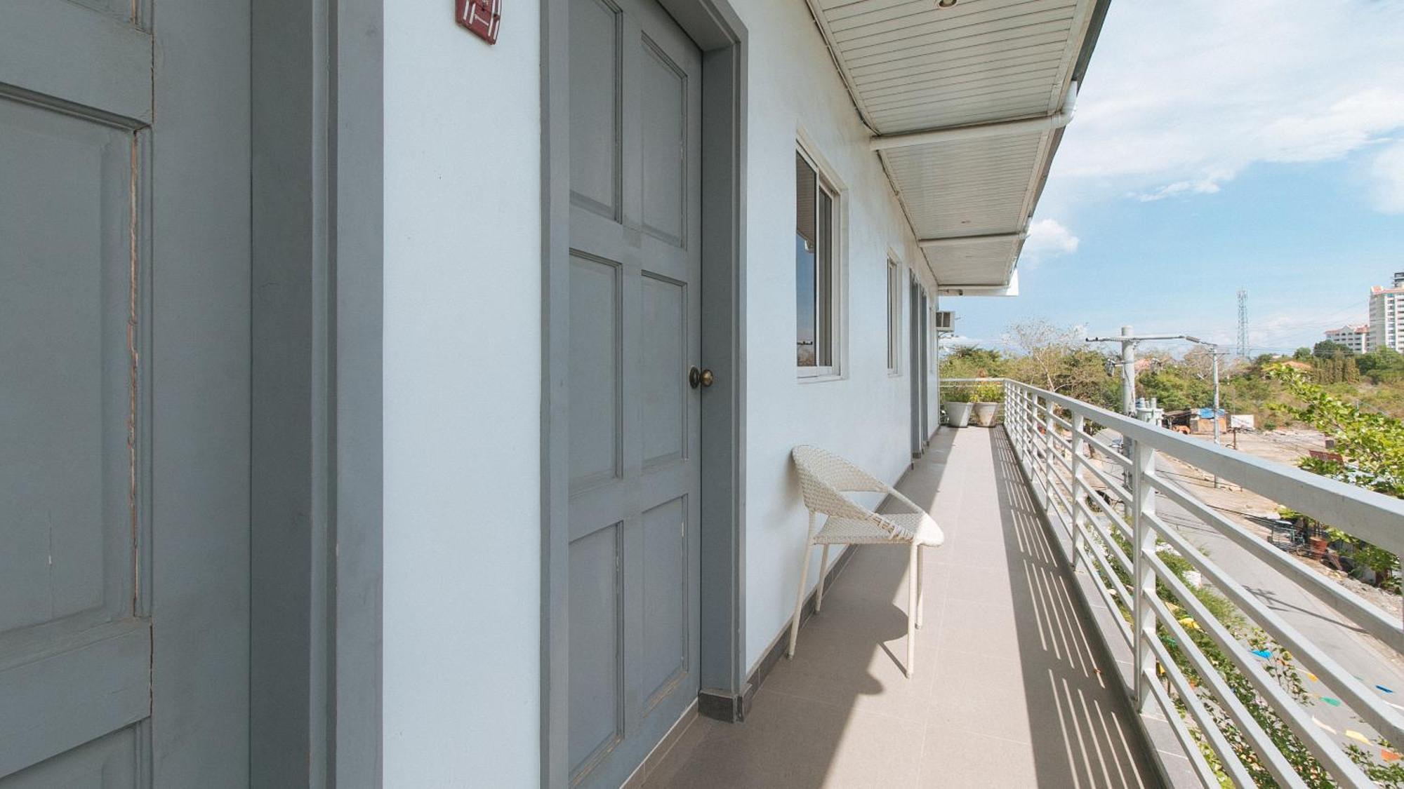 Reddoorz At Fat J Apartelle Mactan Cebu Exterior foto