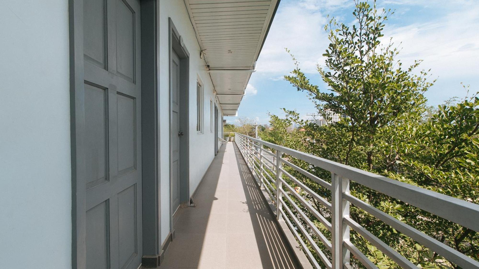 Reddoorz At Fat J Apartelle Mactan Cebu Exterior foto